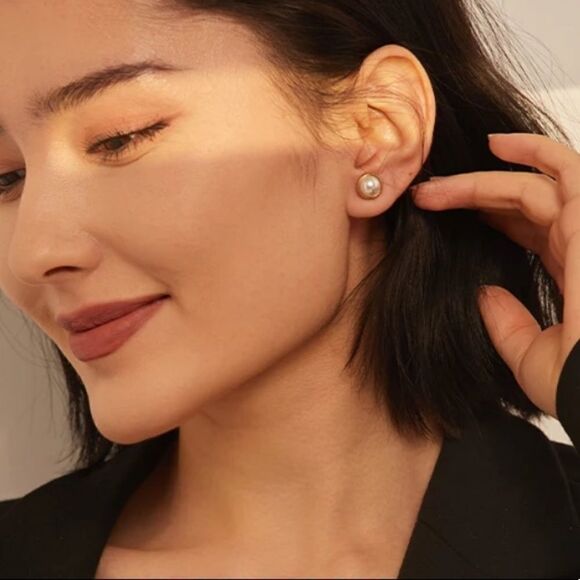 #21 New White Pearl Gold Screw Back Stud Earrings - Picture 5 of 12